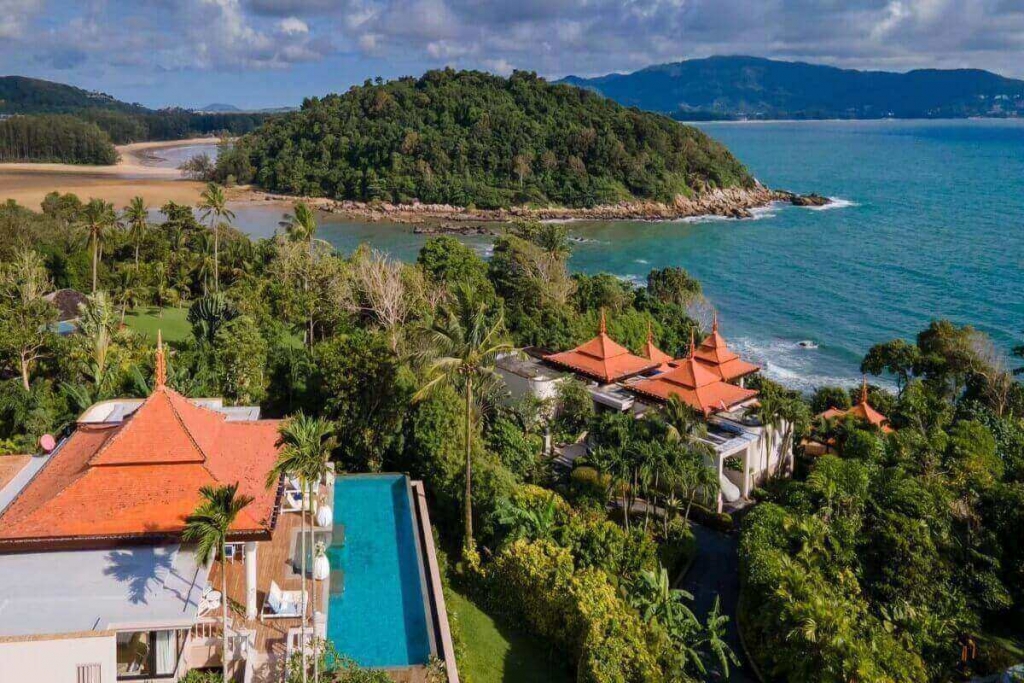 Luxuriöse Poolvilla mit 3 Schlafzimmern und Meerblick in einem 5-Sterne-Resort mit Privatstrand zum Verkauf in Cherng Talay, Phuket