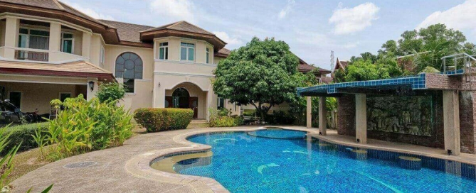6 Bedroom Family Pool Villa on Large 1,250 Sqm Plot for Sale near Phuket Country Club in Kathu