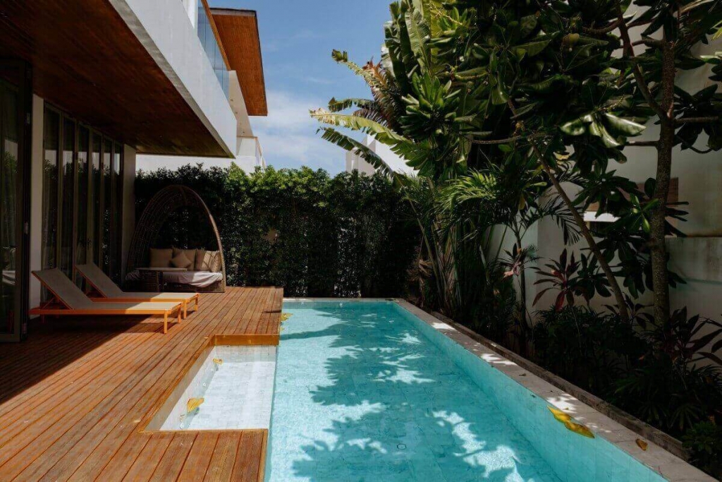 Moderne Poolvillen mit 3-4 Schlafzimmern zum Verkauf in Samakki an der Saiyuan Road in Rawai, Phuket