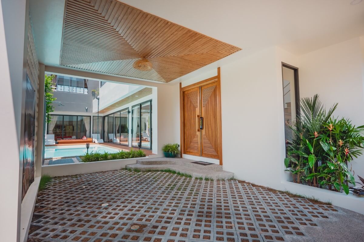 4 Bedroom Brand-New Non-Estate Pool Villa for Sale 7 Mins to Nai Harn Beach, Phuket
