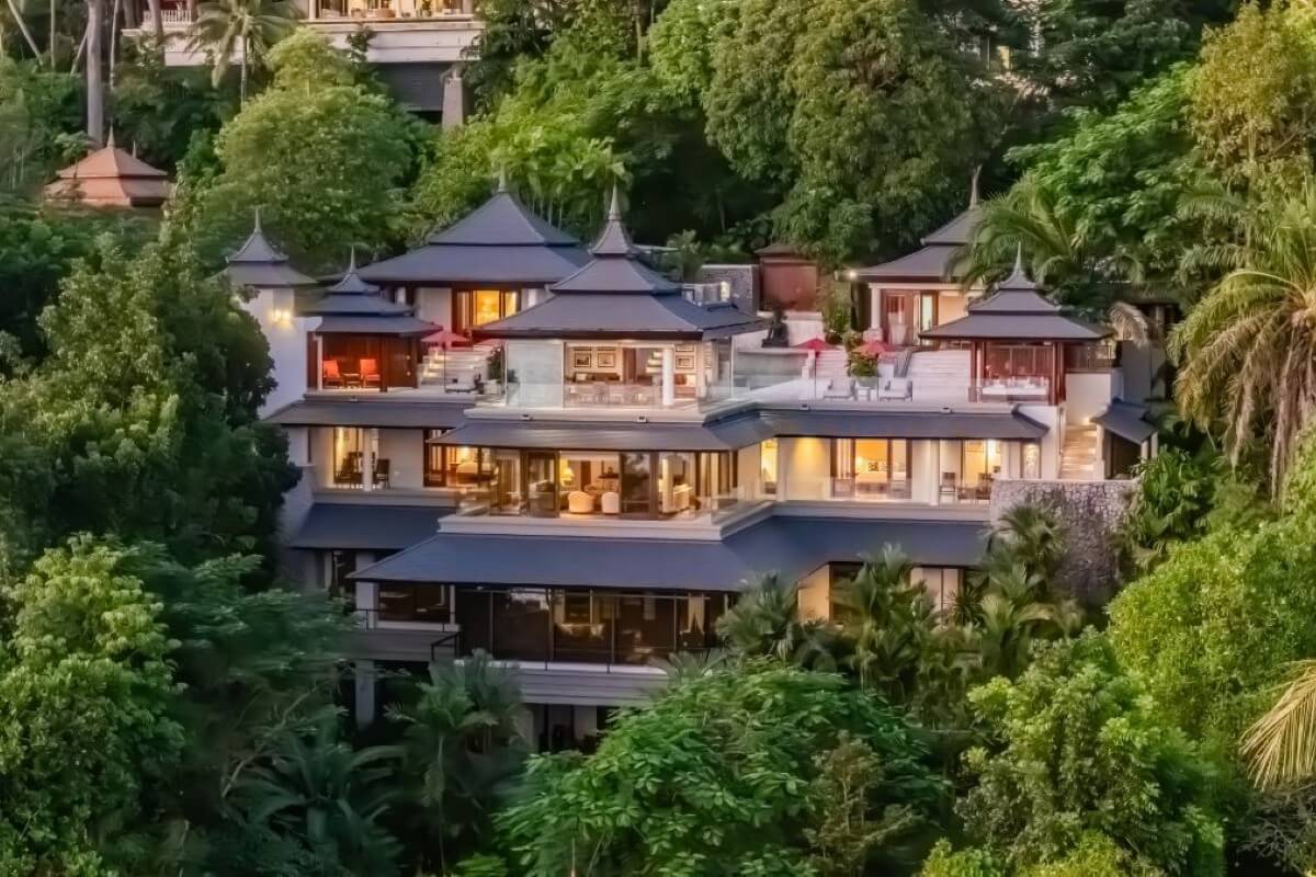 Super-Pool-Villa mit 6 Schlafzimmern und Meerblick zum Verkauf in einem luxuriösen Strandresort in Cherng Talay, Phuket