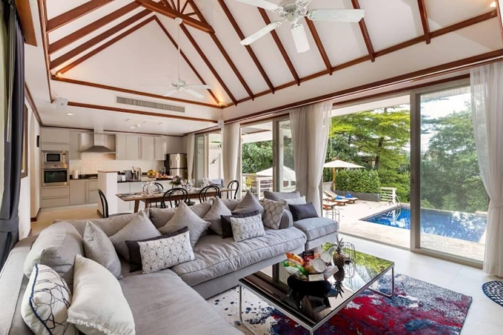 Tropisch-thailändische Poolvilla mit 3 Schlafzimmern zu verkaufen, in Gehweite zu den Stränden von Kata und Kata Noi, Phuket