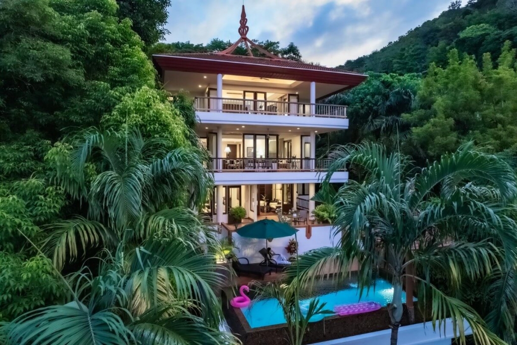 3 + 1 Schlafzimmer Thai-Pagode Pool Villa mit Panoramablick auf das Meer zum Verkauf vom Eigentümer in Rawai, Phuket
