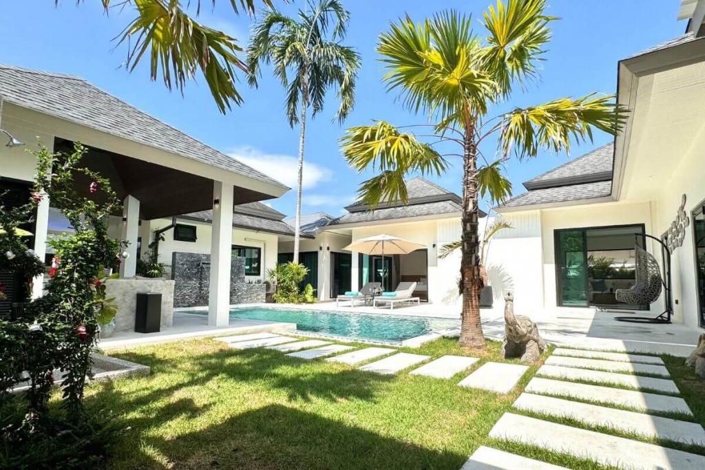 4 Bedroom Modern-Balinese Pool Villa for Sale 10 Mins to Nai Harn Beach in Rawai, Phuket