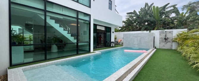 3 Bedroom Modern & Stylish Pool Villa with Partial Views of the Sea For Sale in Rawai, Phuket