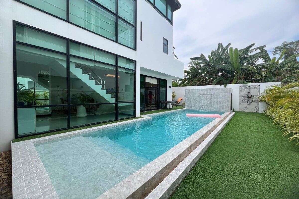 3 Bedroom Modern & Stylish Pool Villa with Partial Views of the Sea For Sale in Rawai, Phuket