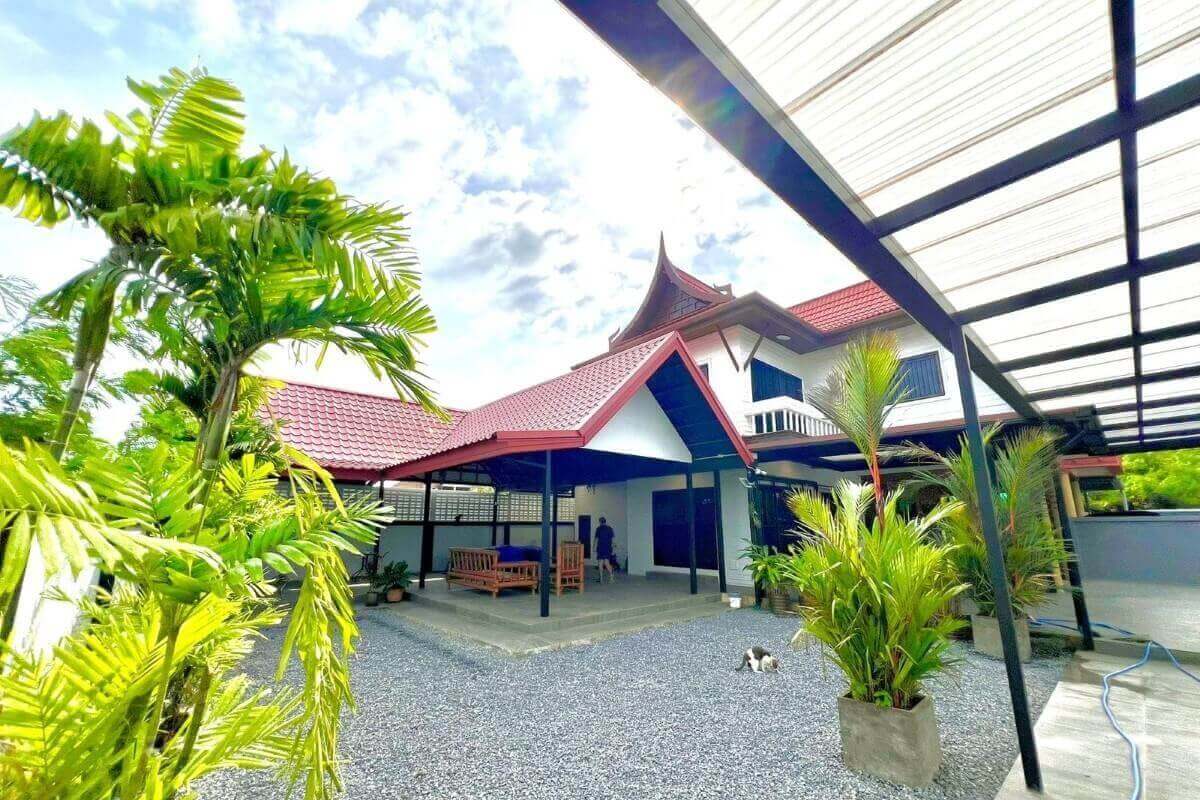 2 Bedroom Thai-Style House Renovated in 2024 for Sale in Soi Saiyuan, Rawai, Phuket