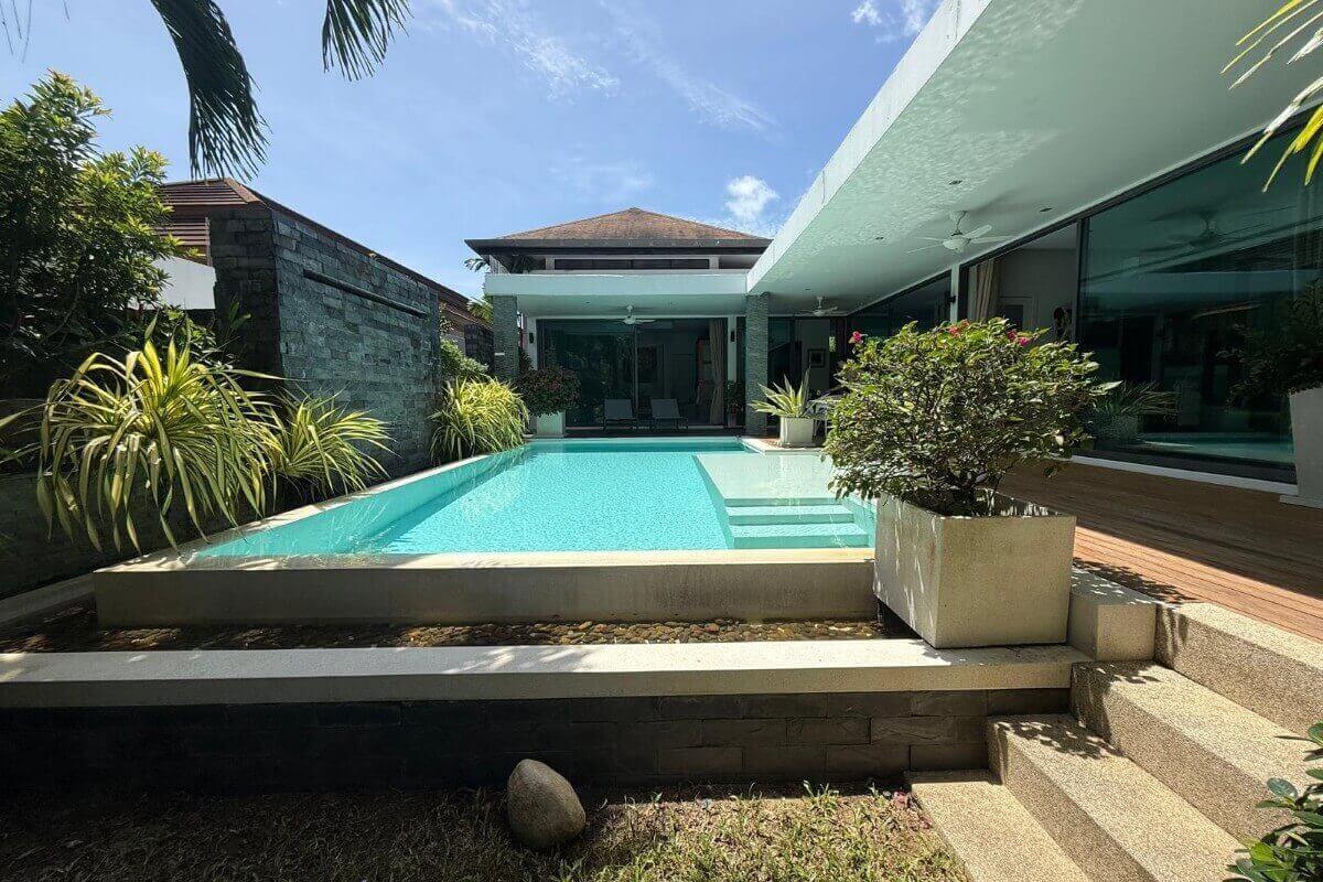 2 Bedroom Pool Villa on 400 Sqm Plot for Sale in Soi Samakki in Rawai, Phuket