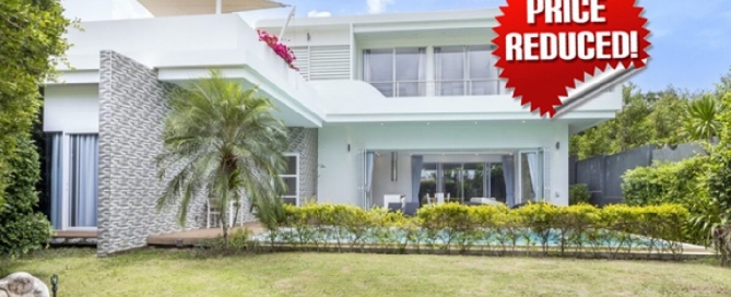 4-bedroom pool villa with basement & roof terrace in Cherng Talay, Phuket - exterior view & garden