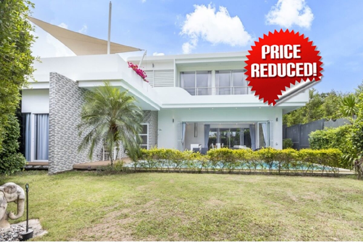 4-bedroom pool villa with basement & roof terrace in Cherng Talay, Phuket - exterior view & garden