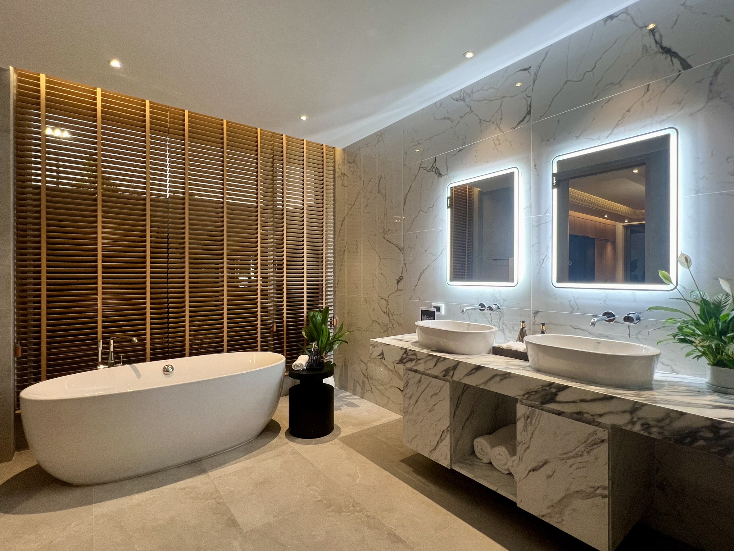 Erawana - Spacious Bathroom with his and hers sink 