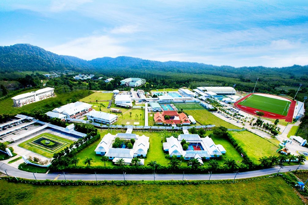 Aerial photo of UWC school grounds surrounded by greenery.