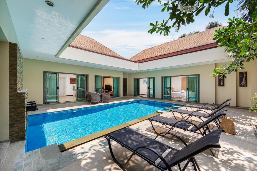 3-bedroom pool villa in Soi Naya near Nai Harn Beach, Phuket exterior view with pool PSV-NAH-1531
