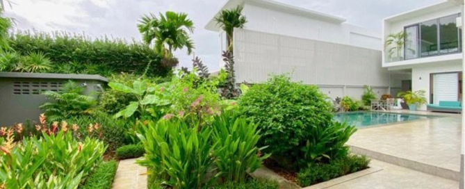 3-bedroom villa in Rawai, Phuket exterior view with swimming pool and tropical garden PSV-RAW-1546