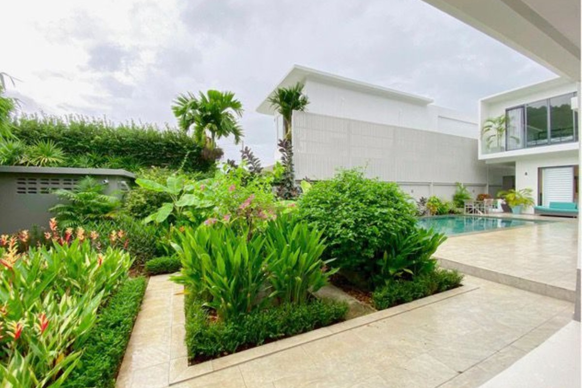 3-bedroom villa in Rawai, Phuket exterior view with swimming pool and tropical garden PSV-RAW-1546