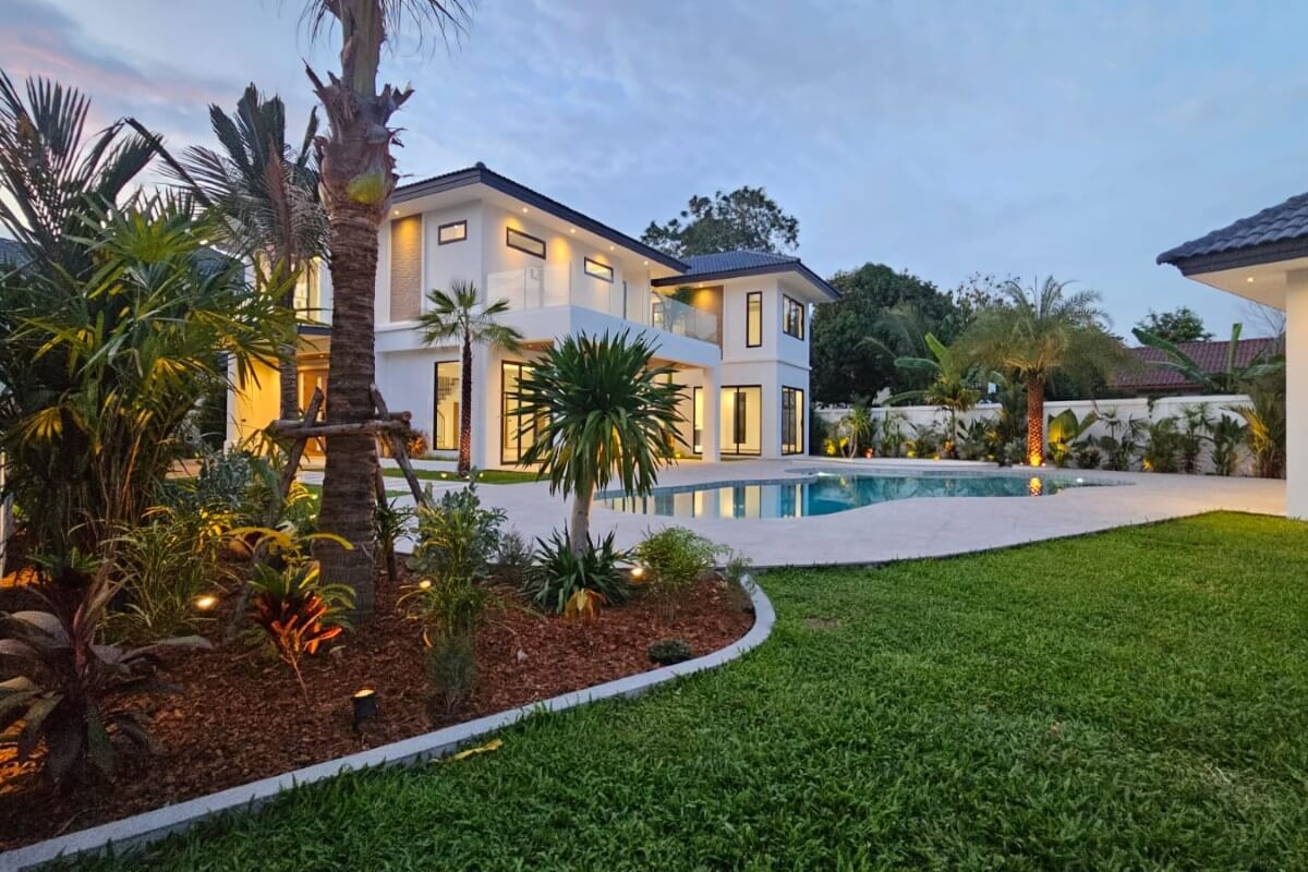 4-bedroom villa with large 60 sqm pool near BCIS in Chalong, Phuket exterior view with pool and garden PSV-CHA-1530